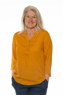 Let skjorte bluse i karry gul med sorte nister